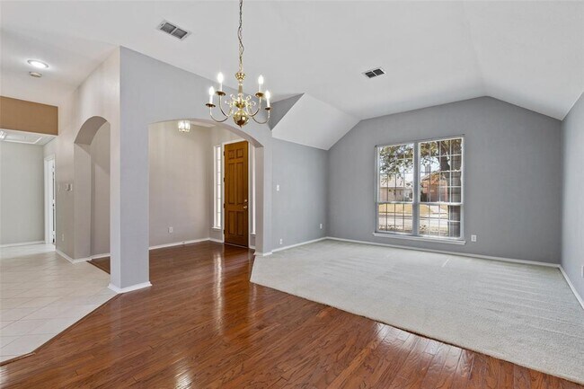 10810 Camelot Drive, Frisco, TX 75035 photo 3
