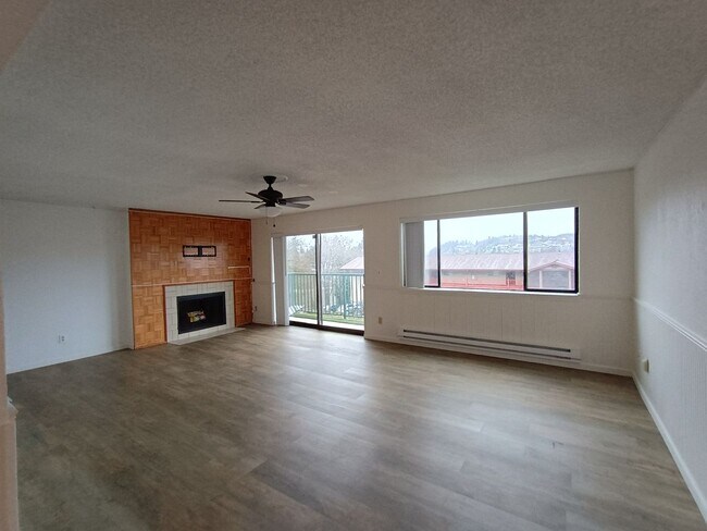 Centrally Located Town View Condo For Rent photo 4