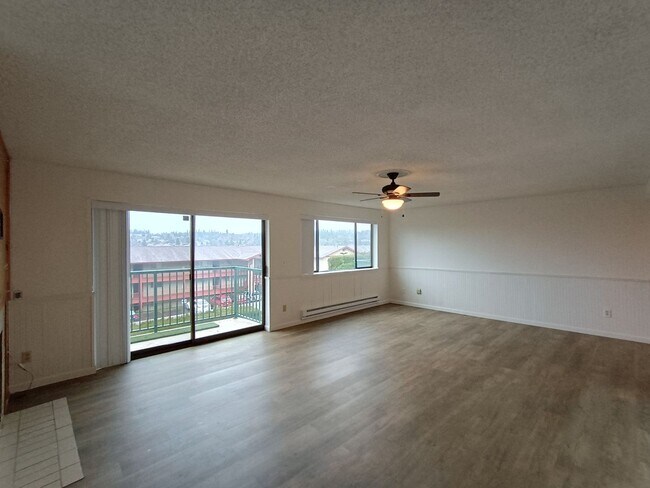 Centrally Located Town View Condo For Rent photo 2