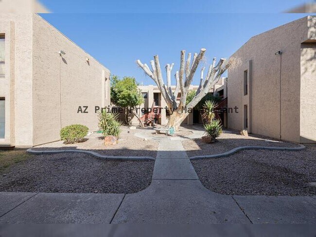 3131 W Cochise Dr Phoenix, AZ 85051 photo 2