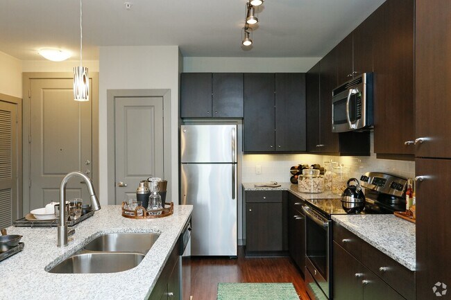 5700 Green Tree Rd Houston, TX 77056 photo 2