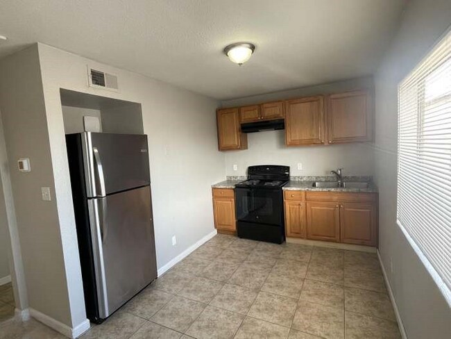 1444 S 13th Ave Phoenix, AZ 85007 photo 2