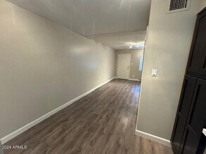 310 W Earll Dr Phoenix, AZ 85013 photo 3