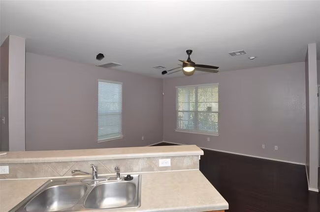 1900 Scofield Ridge Pkwy Austin, TX 78727 photo 5