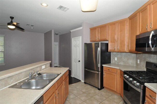 1900 Scofield Ridge Pkwy Austin, TX 78727 photo 4