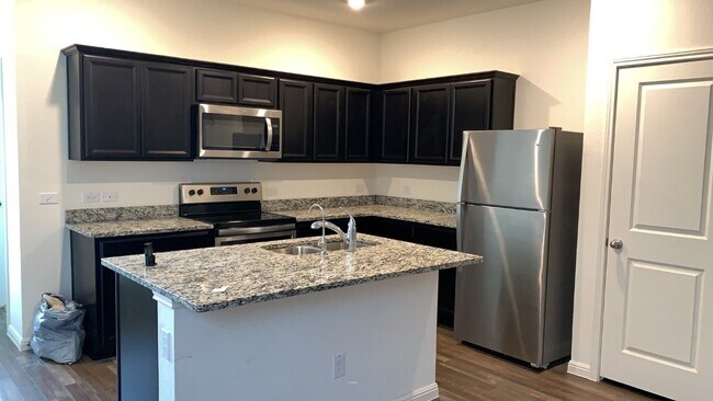 114 Woodpecker Run Jarrell, TX 76537 photo 4