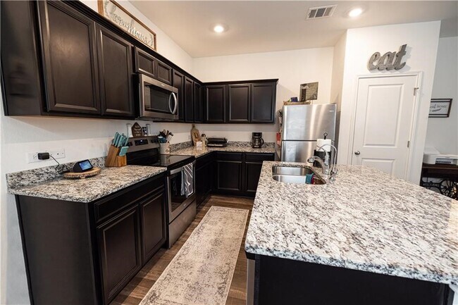 114 Woodpecker Run Jarrell, TX 76537 photo 3
