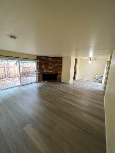 1919 Ygnacio Valley Rd Walnut Creek, CA 94598 photo 4