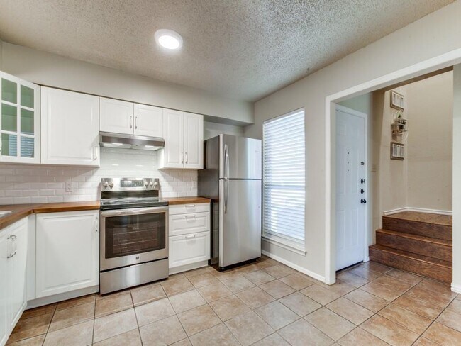 104 Village N Dr Richardson, TX 75081 photo 4