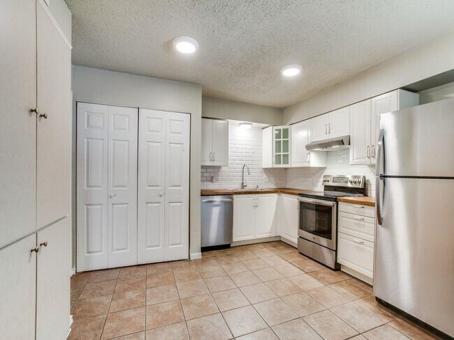 104 Village N Dr Richardson, TX 75081 photo 5