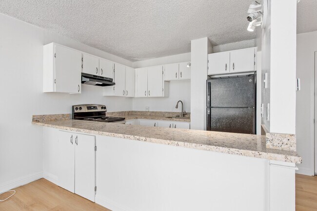 325 Rowland Blvd photo 5