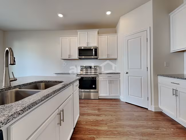 9253 Shootingstar St SE Tumwater, WA 98501 photo 4