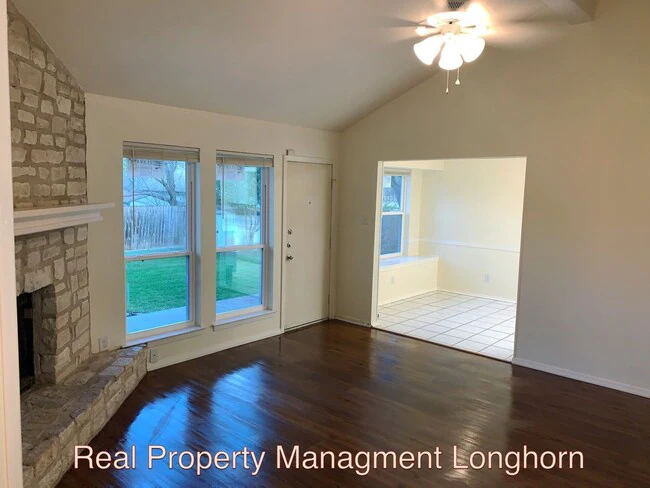 Beautifully Renovated 4/2 One story Georgetown Property. photo 5