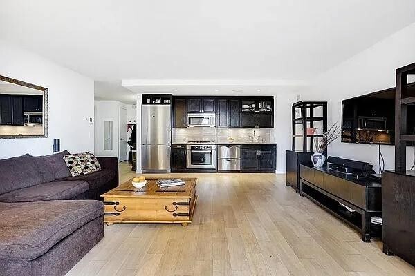 333 Rector Place photo 2