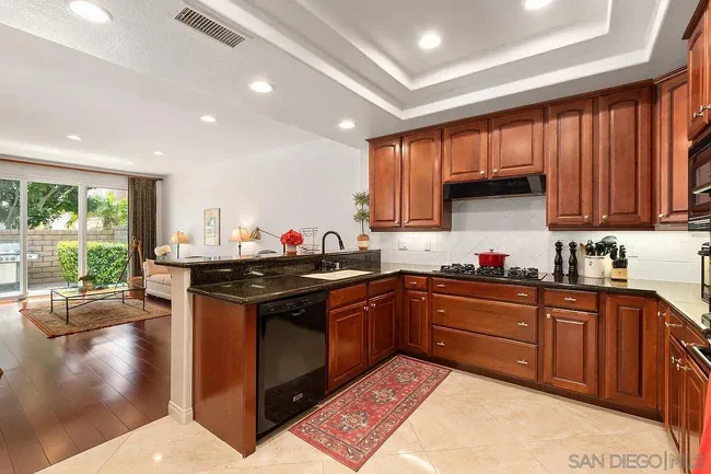 1395 Caminito Floreo La Jolla, CA 92037 photo 3