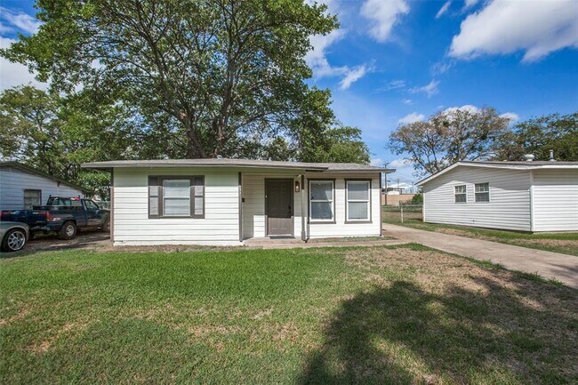 637 North 4th Street, Garland, TX 75040 photo 2