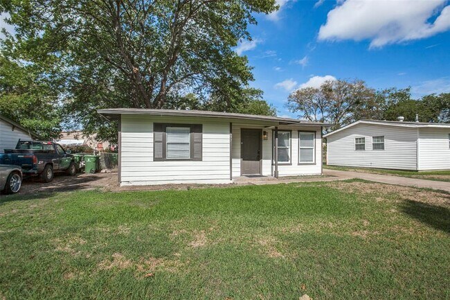 637 North 4th Street, Garland, TX 75040 photo 3