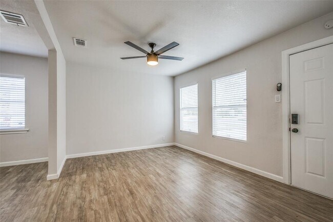 637 North 4th Street, Garland, TX 75040 photo 5