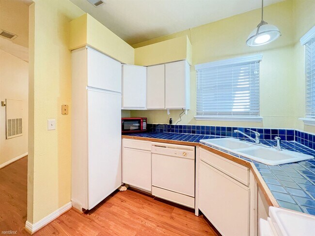 310 Pat Garrison St San Marcos, TX 78666 photo 3
