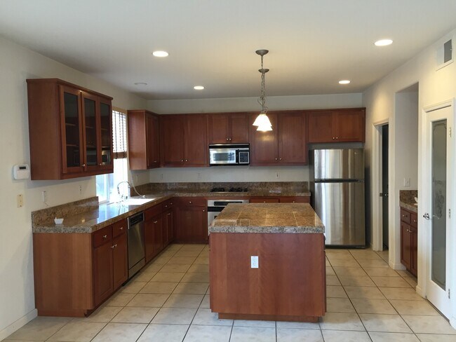 4 Bed, 3.5 Bath Antioch Home with Loft photo 2