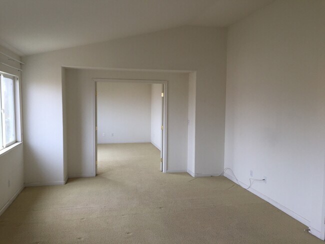 4 Bed, 3.5 Bath Antioch Home with Loft photo 5