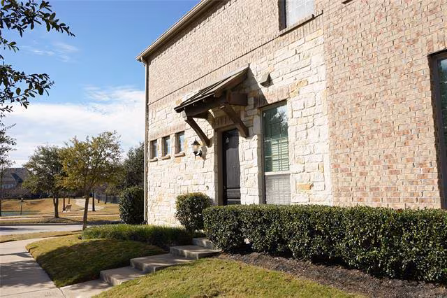 2401 Cort Drive, Carrollton, TX 75010 photo 2