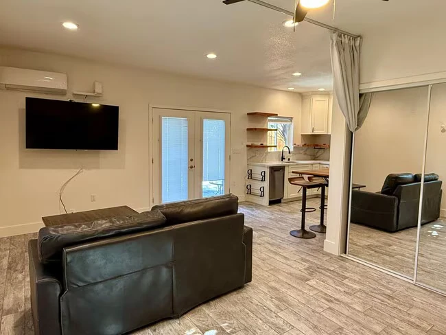 990 S Clover Ave San Jose, CA 95128 photo 5