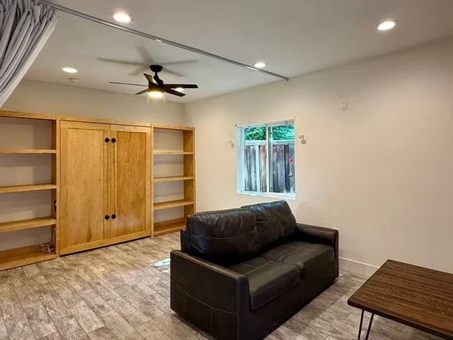 990 S Clover Ave San Jose, CA 95128 photo 3