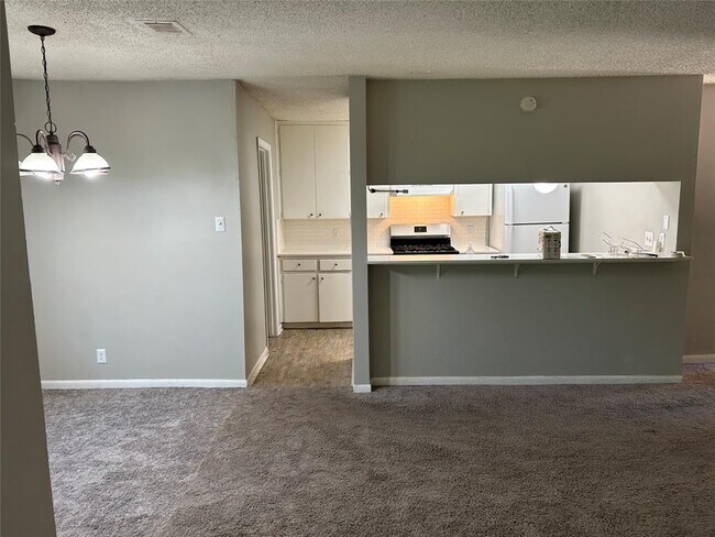 1910 Westridge Dr Austin, TX 78704 photo 3