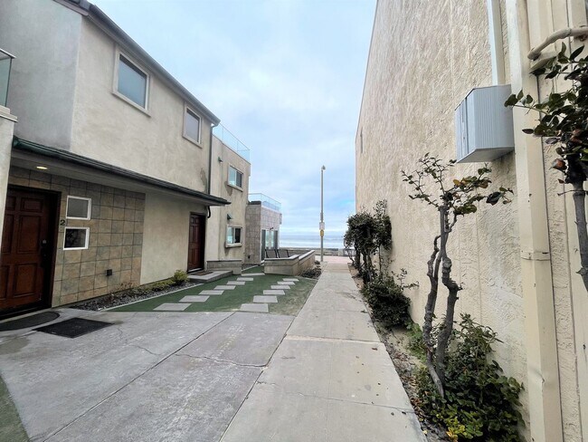 3757 Strandway San Diego, CA 92109 photo 3