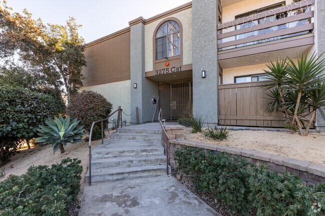 Golden Glen Apartments photo 4