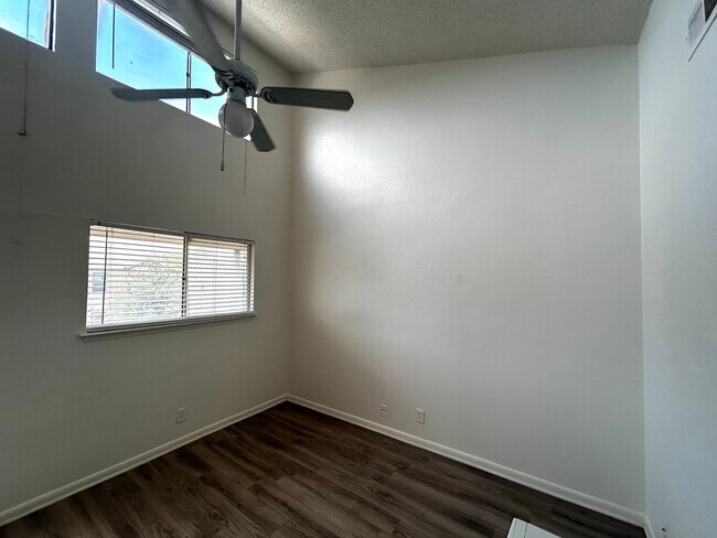 1010 W 23rd St Austin, TX 78705 photo 4