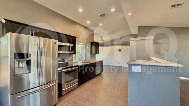 18439 N 56th Dr Glendale, AZ 85308 photo 2