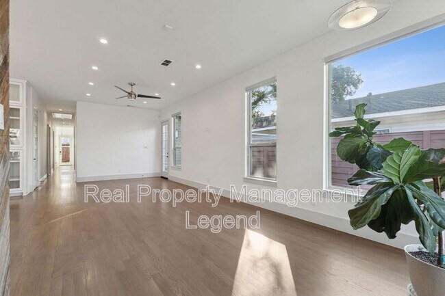 1018 South Waverly Drive, Dallas, TX 75208 photo 3