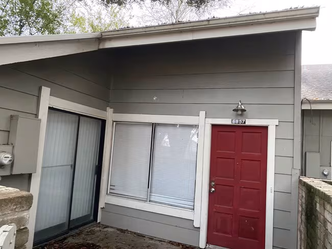 6857 Greenway Chase Street, Houston, TX 77072 photo 2