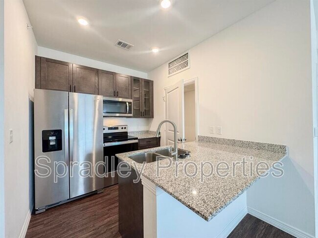 1124 W Ave O Belton, TX 76513 photo 4