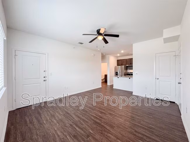 1124 W Ave O Belton, TX 76513 photo 2