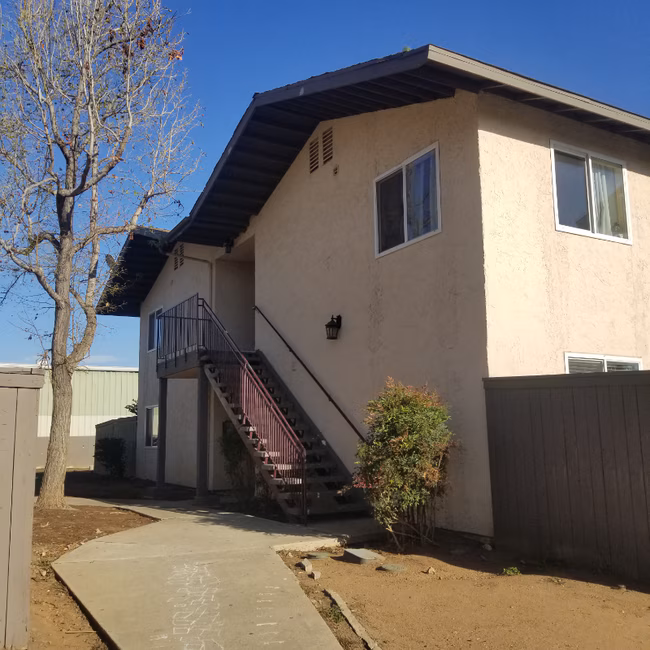 240 W Lincoln Ave Escondido, CA 92026 photo 2