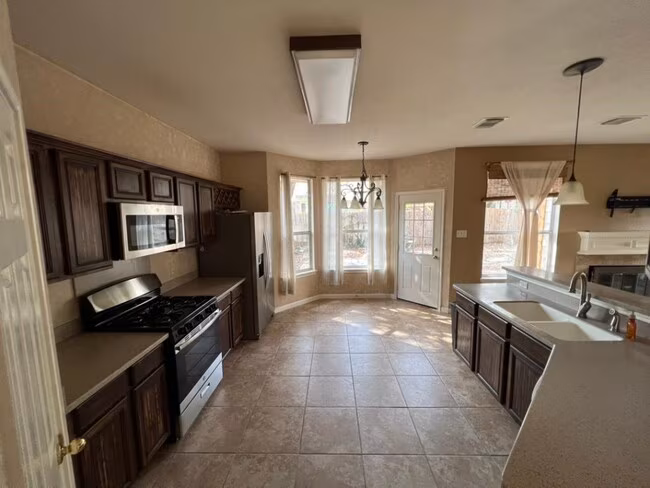 8315 Broken Branch Dr Round Rock, TX 78681 photo 5