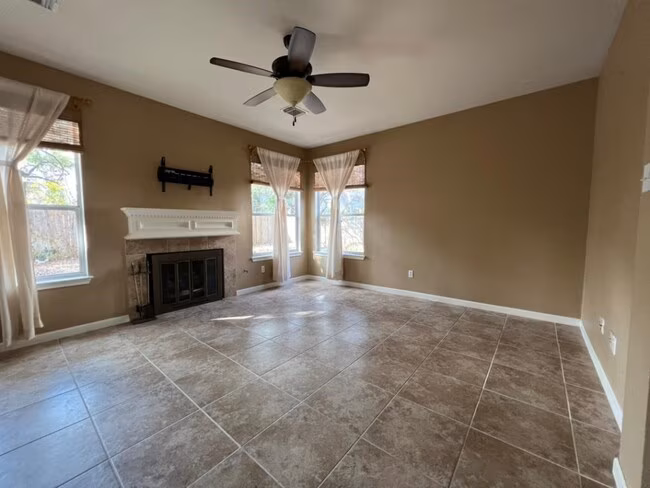 8315 Broken Branch Dr Round Rock, TX 78681 photo 4