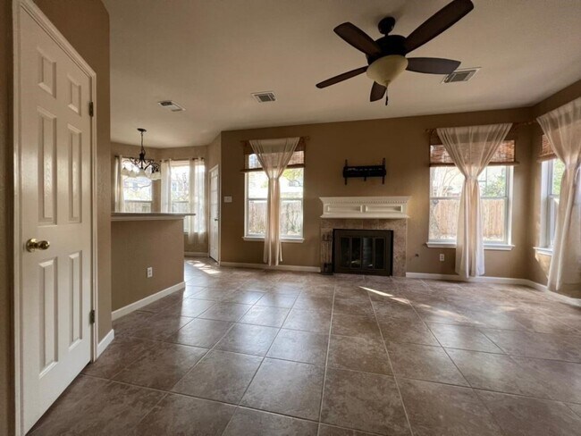 8315 Broken Branch Dr Round Rock, TX 78681 photo 3