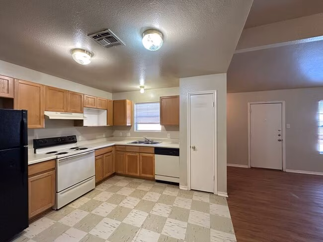12220 Maverick Bluff St San Antonio, TX 78247 photo 2