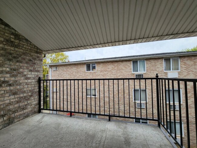 364 Huntington Ave The Bronx, NY 10465 photo 4