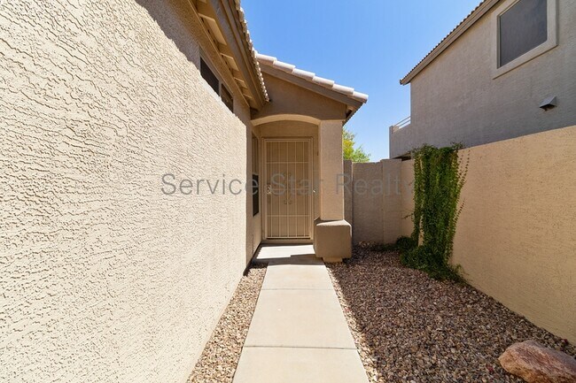 16213 N 161st Dr photo 3