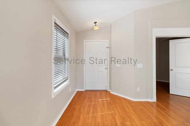16213 N 161st Dr photo 4