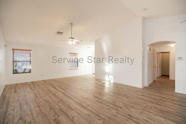 11905 West Maui Lane, El Mirage, AZ 85335 photo 4