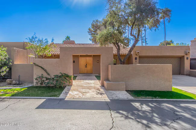 4450 E Camelback Rd Phoenix, AZ 85018 photo 2