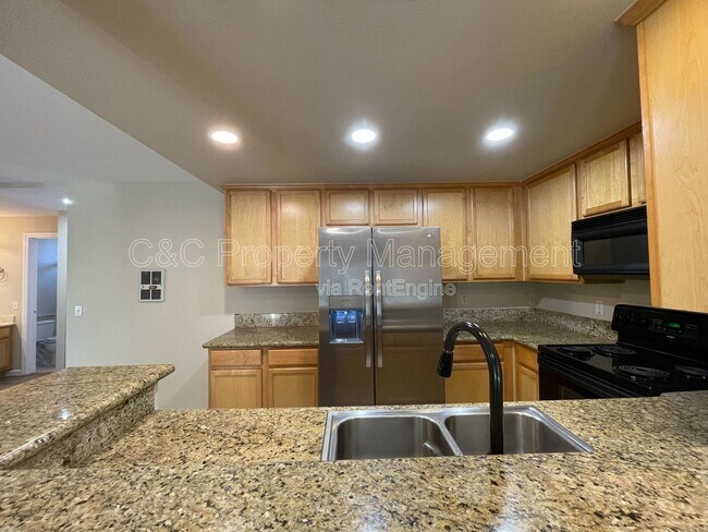 4013 Oakcrest Dr San Diego, CA 92105 photo 3