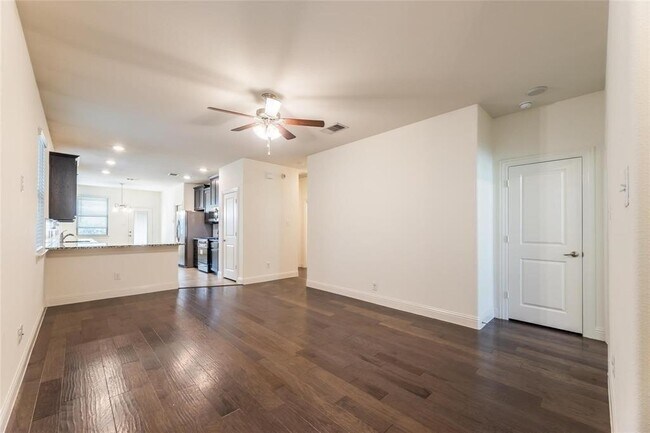 7105 Wildflower Way, Aubrey, TX 76227 photo 4