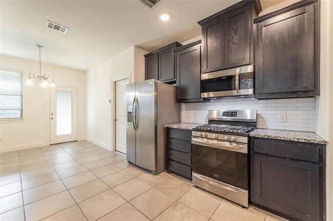 7105 Wildflower Way, Aubrey, TX 76227 photo 5